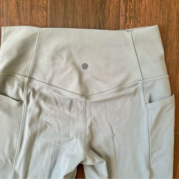 Athleta Salutation Stash Pocket 7/8 Legging Size Medium - Picture 5 of 7